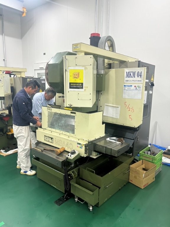 Máy phay MAKINO MSA40-30